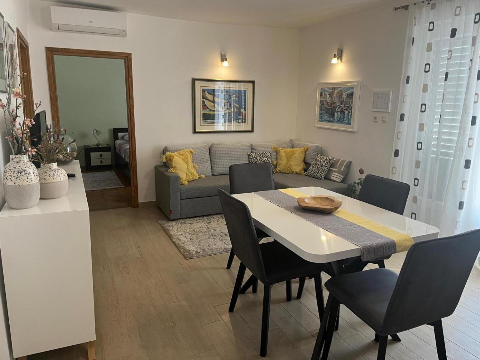 Apartmani Anica ริซิกา ภายนอก รูปภาพ